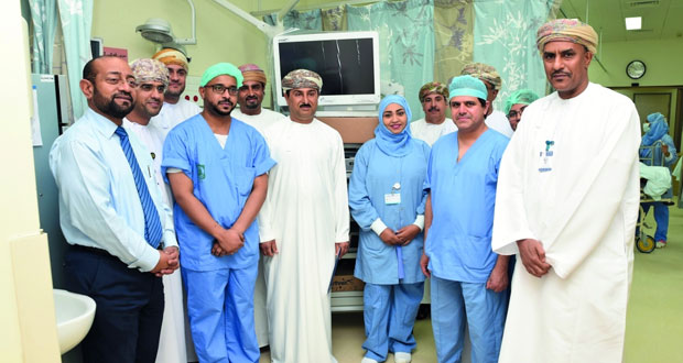 مستشفى خولة يتسلم جهازي منظار كتبرع من ورثة أحد المواطنين