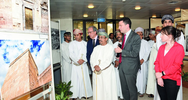 موشحات أندلسية ومعرض للصور في يوم اللغة الإسبانية بجامعة السلطان قابوس