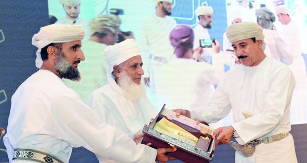 وزير المكتب السلطاني يرعى حفل تدشين (مؤسسة الإمام جابر بن زيد الوقفية) بمركز عمان الدولي للمؤتمرات والمعارض