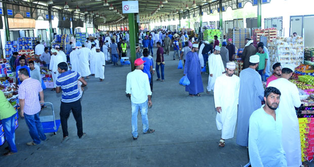 السوق المركزي للخضروات والفواكه يشهد حركة تجارية نشطة واستقرارا بالأسعار