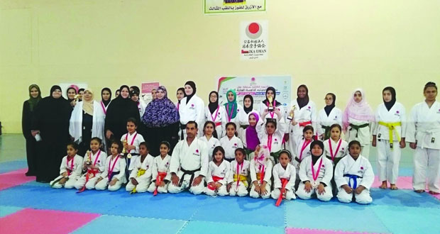 ختام البطولة الثانية للبنات في منافسات الكومتيه بنـزوى