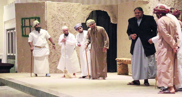 فرقة الشهباء المسرحية تقدم مسرحية &laquo;العقر&raquo; بنزوى