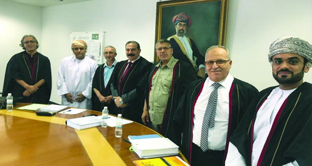 مبارك الجابري يناقش رسالة الدكتوراه بعنوان "قصيدة النثر في الخليج العربي: في ضوء سوسيولوجية النص" في جامعة السلطان قابوس
