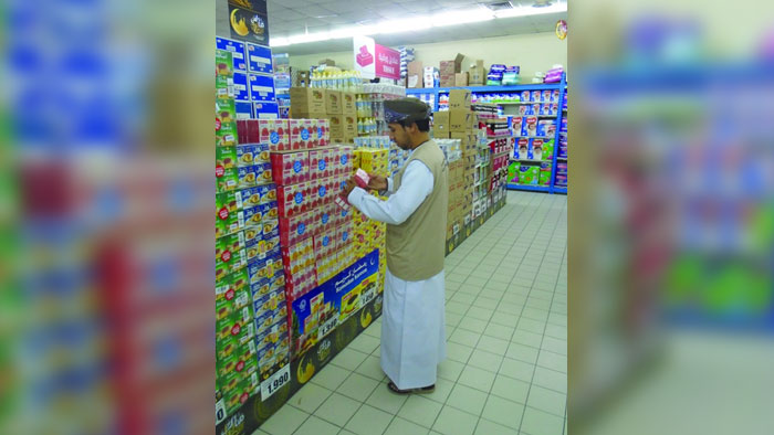 بلدية سمائل تنفذ العديد من مشروعات الرصف والتجميل للتوسعات العمرانية الجديدة