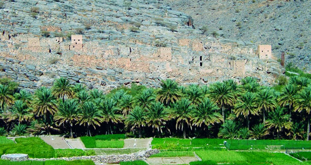 جبل شمس والجبل الشرقي ومسفاة العبريين وكهف الهوتة مقاصد سياحية مميزة في الحمراء
