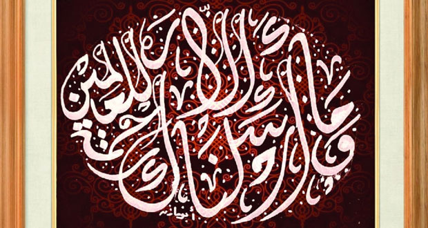 هلال المعمري ينقش بريشته لوحات بديعة وتشكيلات من فنون وجماليات الخط العربي