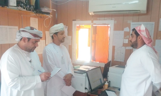 (التجارة والصناعة) تتابع إجراءات إنجاز معاملات شهادات المنشأ الخليجية في المنافذ الحدودية في البريمي