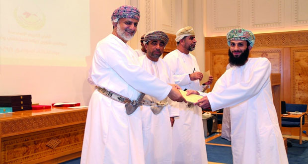  تكريم الفائزين في مسابقتي القرآن الكريم والإنشاد بشؤون البلاط السلطاني