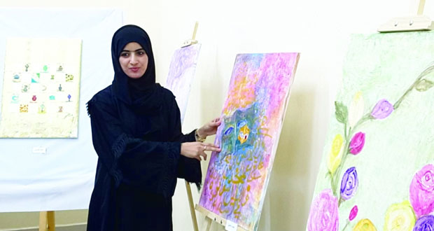 حلقة عمل "الفنون الحديثة بألوان الأكريليك"بالبريمي