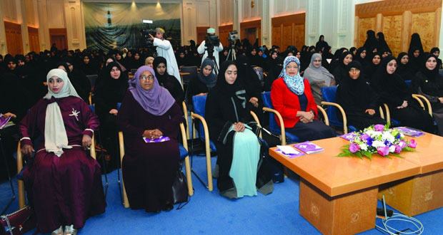 ندوة الحركة العلمية لـ"المرأة العمانية" تستعرض عطاءاتها التاريخية والتنموية والاجتماعية