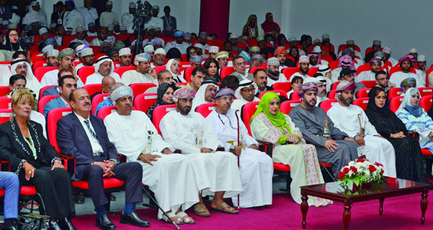 "خيارات في زمن الحرب" تفتتح عروض مسرح الكبار في مهرجان الدن العربي "التسامح والسلام"