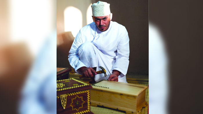 القطاع الحرفي العُماني يشهد نموا واعدا ونقلة نوعية في مختلف مجالات العمل والأداء