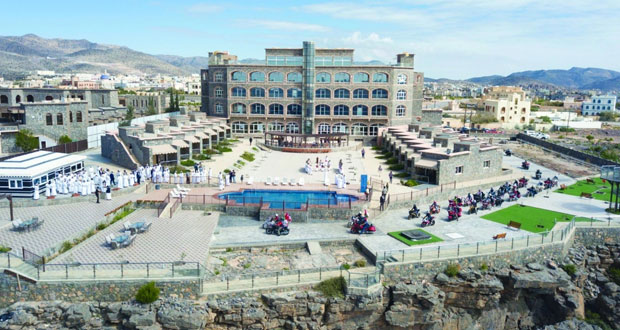 وزير السياحة يفتتح فندق سما الجبل الأخضر بمحافظة الداخلية