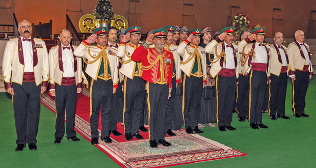 جلالة السلطان يقيم حفل عشاء بمناسبة يوم القوات المسلحة