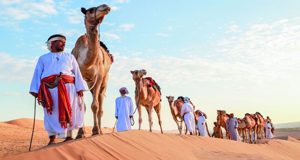 اختتام قافلة حداء الصحراء بمشاركة عربية واسعة امتدت لـ 100 كيلومتر برمال الشرقية