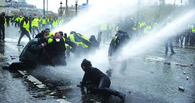 (احتجاجات السترات الصفراء) تتجدد بفرنسا