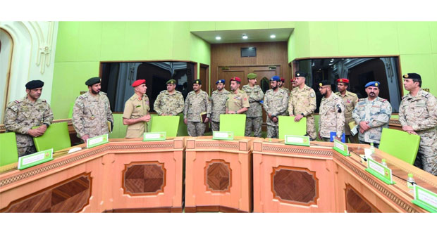 آمر كلية الدفاع الوطني بالإنابة يستقبل وفد دورة الحرب (11) بالمملكة العربية السعودية