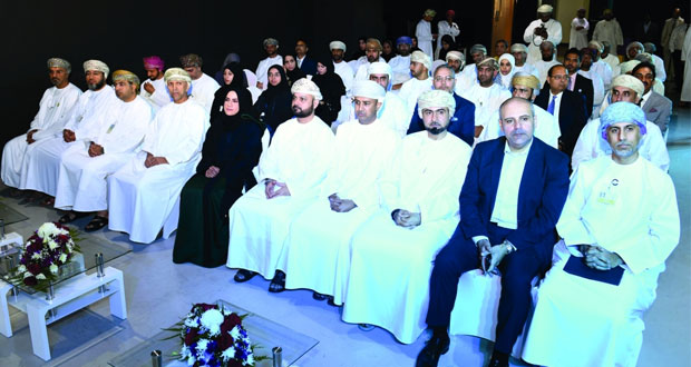 "التقنية والاتصالات" تدشن مشروعا تجريبيا للمدن الذكية في واحة المعرفة ـ مسقط