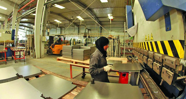 مدير عام الرعاية العمالية بوزارة القوى العاملة لـ "الوطن الاقتصادي": الوزارة تشدد على عدم المساس بحقوق القوى العاملة الوطنية ولن تتوانى في اتخاذ الإجراءات القانونية ضد الشركات المخالفة