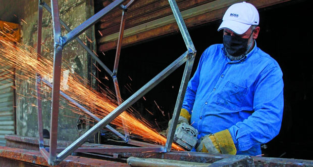 لبنان: سعر صرف الليرة عند 3200 للدولار ..وتحذير من إقالة حاكم المصرف المركزي