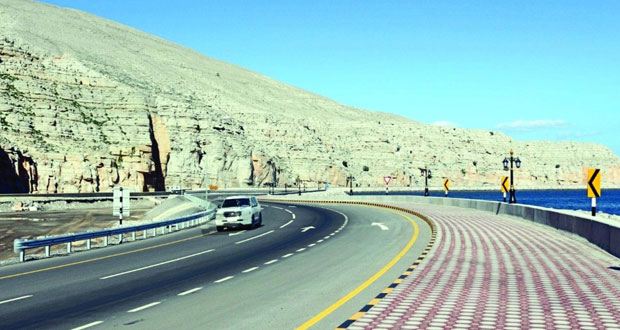 "النقل" تنهي مشروع تحسينات طريق خصب ـ تيبات بمسندم بطول 39 كيلومتراً