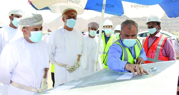 وزير النقل والاتصالات وتقنية المعلومات يزور مشـروع توسعة طريق الرسيل ـ بدبد