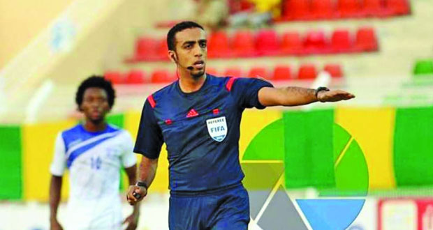 عمر اليعقوبي يقود طاقم تحكيم نهائي كأس جلالته لكرة القدم