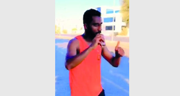 هيثم الصالحي يجري لمسافة 50 كيلومترا مشاركة في احتفالات السلطنة بالعيد الوطني الخمسين