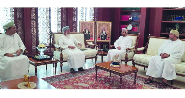 وزير الثقافة والرياضة والشباب يستقبل مجلس إدارة النادي الثقافي