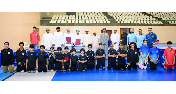 اتحاد "كرة الطاولة" يبرم اتفاقية تعاون مع نادي صلالة لإنشاء مركز للواعدين