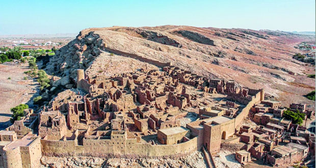 الشموخ والأصالة تتجسدان في حارة الرمل بولاية عبري