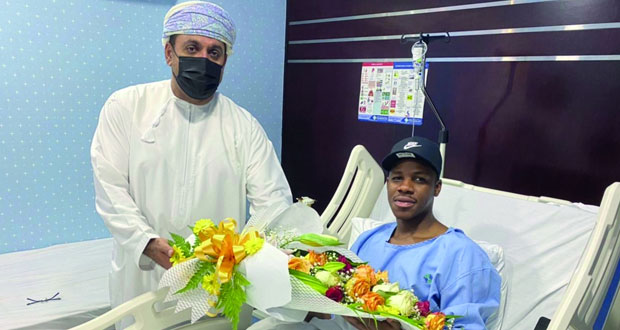 فهد الرئيسي يزور اللاعب نادر عوض للوقوف على حالته الصحية