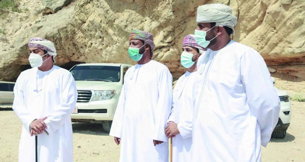 رئيس بلدية ظفار يطلع ميدانيا على المشاريع الخدمية بضلكوت ورخيوت