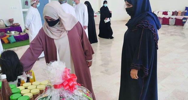 وزيرة التنمية الاجتماعية تزور مركز الوفاء وجمعية المرأة بـسمائل