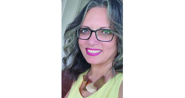 الروائية والناقدة مي التلمساني: الكتابة &laquo;بديل للطبيب النفسي&raquo;
