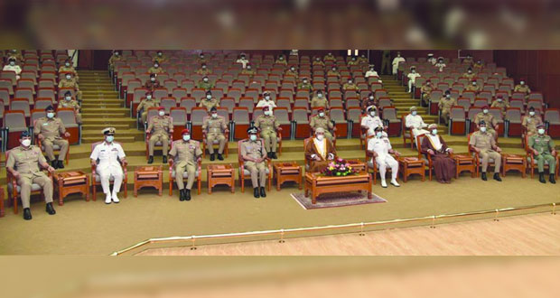 كلية القيادة والأركان لقوات السلطان المسلحة تحتفل بتخريج دورة القيادة والأركان الرابعة والثلاثين