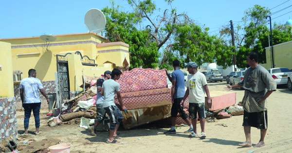 محافظات وولايات السلطنة تشارك فـي الجهود التطوعية للتعامل مع تأثيرات &laquo;شاهين&raquo;