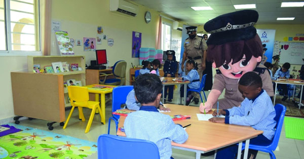 «الشرطي الصغير» يزور رياض أطفال الشرطة