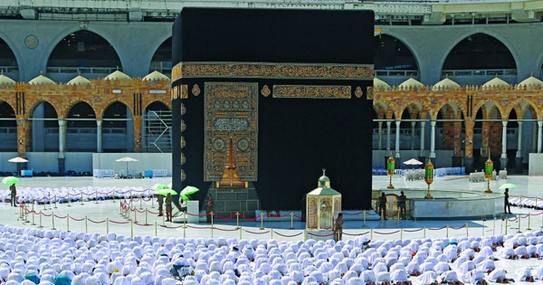 الصلاة فـي المسجد الحرام دون تباعد اجتماعي
