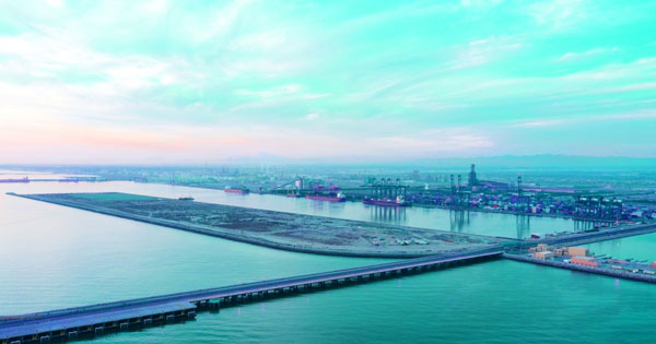 أكثر من 9 مشاريع جديدة قيد الإنشاء فـي ميناء صحار والمنطقة الحرة