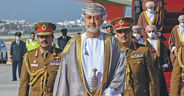 جلالة السلطان يعود إلى أرض الوطن مختتما زيارة دولة إلى قطر