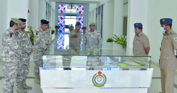قائد كلية جوعان بن جاسم للقيادة والأركان المشتركة بقطر يزور الكلية العسكرية التقنية