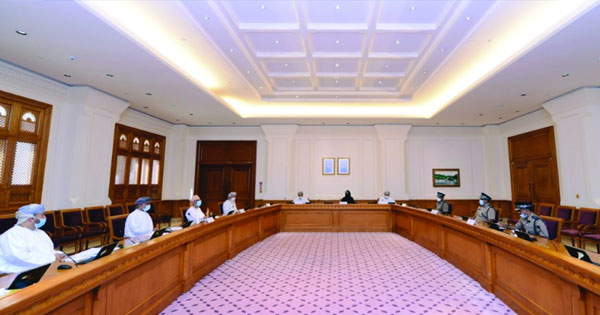 «الدولة» يستعرض مرئيات شرطة عمان السلطانية حول «السيارات الكهربائية»