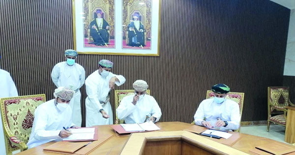 التوقيع على «12» اتفاقية بأكثر من مليوني ريال عماني بالظاهرة