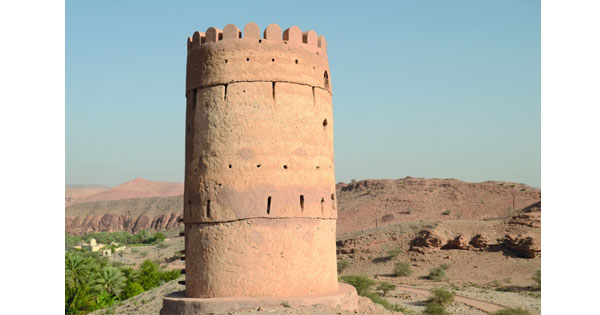 برج الظاهر فـي قريات.. بهاء العمارة العمانية