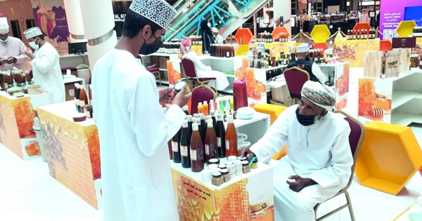 7 أطنان فـي النسخة الثالثة للمنافذ التسويقية لبيع العسل العماني