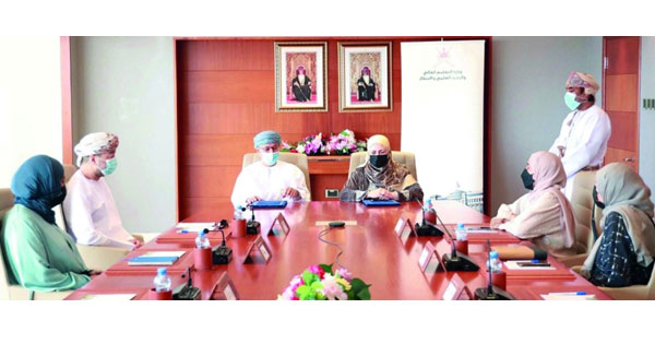 «التعليم العالي والبحث العلمي والابتكار» توقع اتفاقية تعاون مع جامعة ظفار