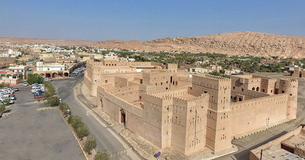 عبري .. بوابة عبور اقتصادية وسياحية
