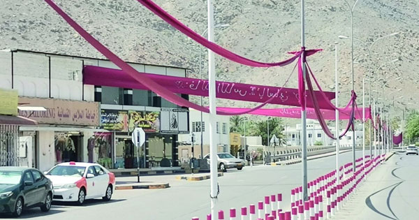 «العب يا عنابي» أغنية جديدة لنادي الرستاق، وشوارع الولاية تتزين بالأعلام العنابية