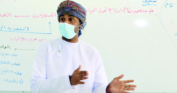 «الوطن» تستطلع آراء الهيئات التدريسية لتتعرف على التحديات والصعوبات التي تواجههم